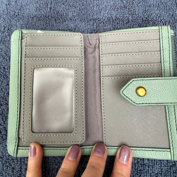 Fossil mint green leather wallet - Picture 5 of 7